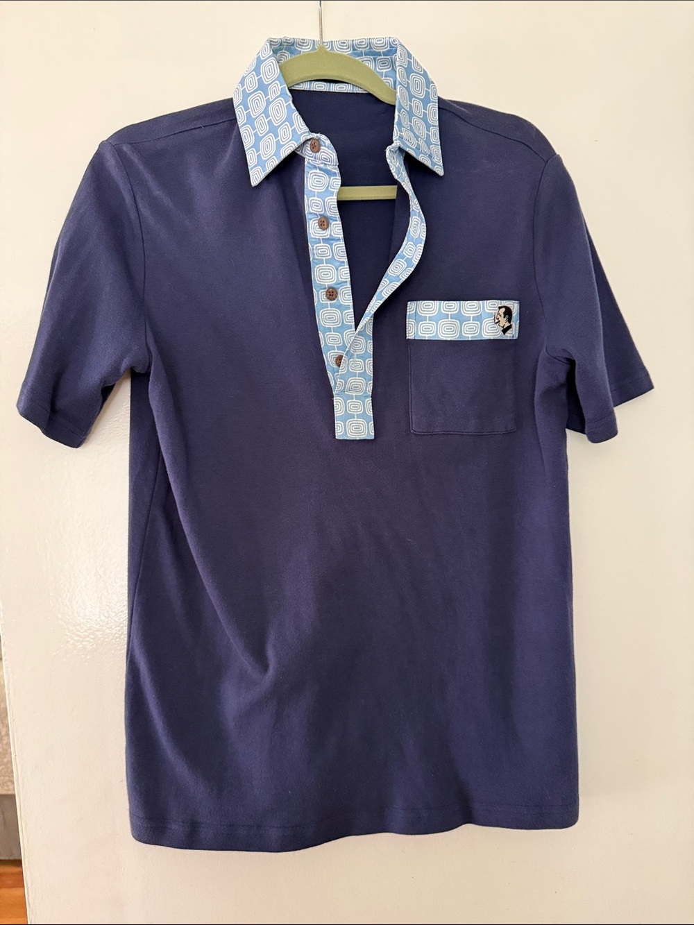 Classic Short-Sleeve Navy Polo with Contrast Patterned Collar